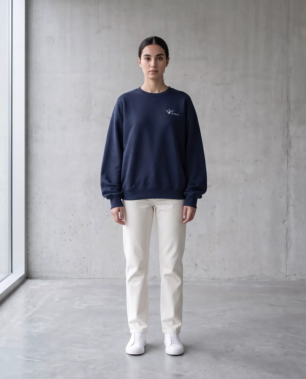 Boxy navy crewneck sweatshirt